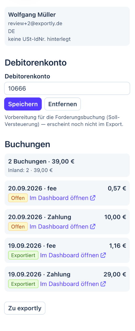 Exportly-Drawer „DATEV“ an einem Stripe-Kunden: Name, E-Mail, Land, Hinweis auf fehlende USt-IdNr., Eingabefeld Debitorenkonto 10666 mit Speichern, darunter die letzten Buchungen des Kunden mit Status offen oder exportiert.